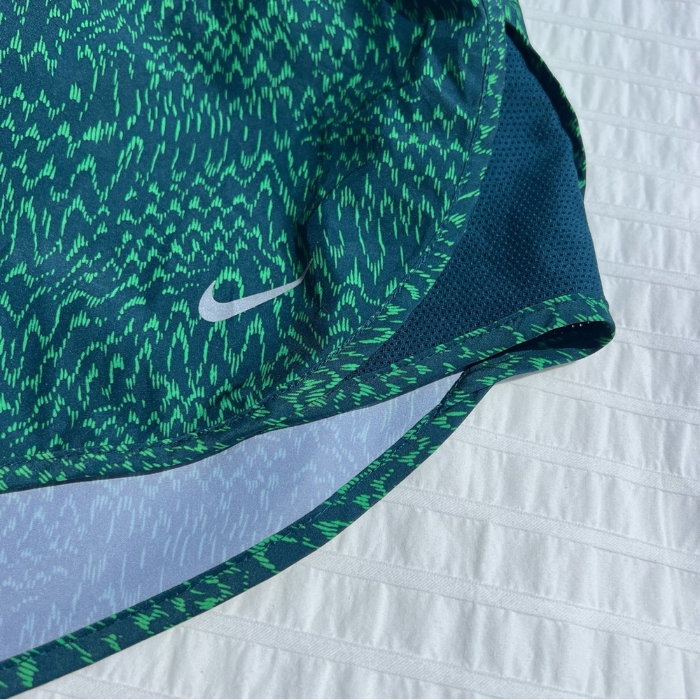 Nike Women's Dri-Fit Tempo Running Shorts in Green All Over Print, M - Picture 7 of 11
